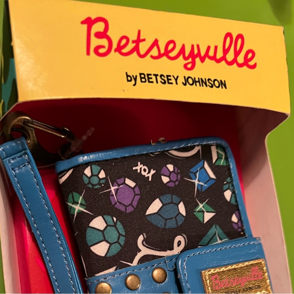 Betsey Johnson Betseyville vintage NEW IPOD TOUCH case GEM SKULL PRINT wristlet
